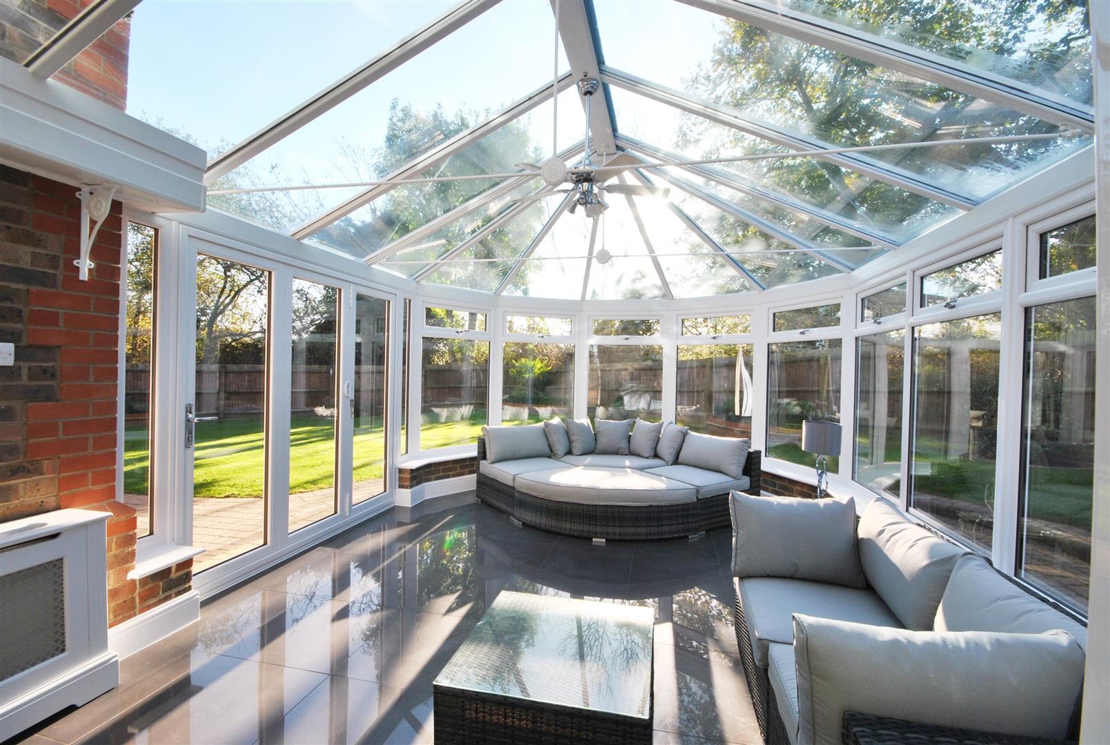 6 Bedrooms, House - Detached